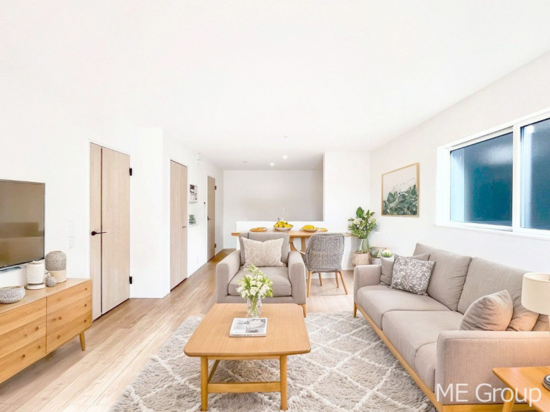 ���r���O�@�Ƒ��̘a�₩�ȉ�b���������Ă������B�J�����̂��郊�r���O�ł��B���Ƌ��CG�ł�  