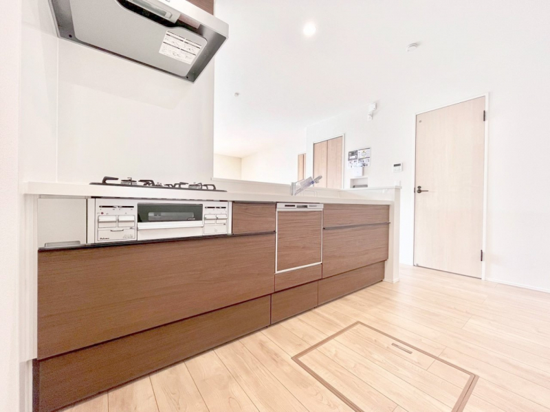 �L�b�`���@���r���O�ŗV�Ԃ��q�l�������Ȃ��炨�������ł���ΖʃL�b�`���B  