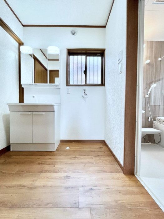 ���ʑ�E���ʏ��@��Ƃ�̐��ʃX�y�[�X�Œ��̐g�x�x���X���[�Y��