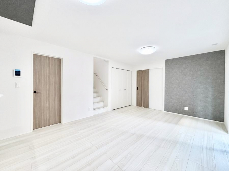 ���̑����ρ@�Ƒ��̏Ί炪���R�Ɛ��܂�Ă���A����ȕ��͋C�̃_�C�j���O�Ɏd�オ���Ă��܂� 