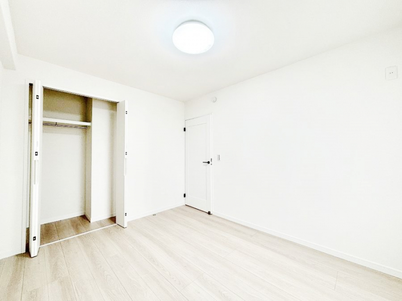 �Q���@�N���[�[�b�g�t���̂������ŏ[�������v���C�x�[�g���Ԃ��߂����܂��B  