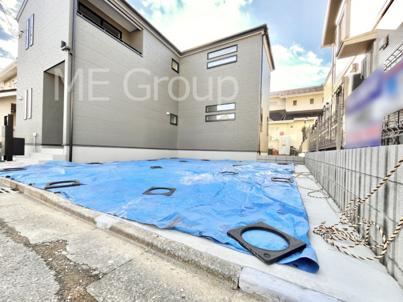 �@����2��\�I�}�Ȃ��q�l�̒��ԂɁB�܂��A���Ƒ��̎��]�ԃX�y�[�X�Ƃ��Ă��劈��B