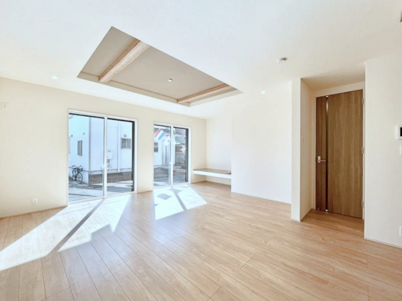 ���r���O�@�傫�ȑ����炽���Ղ�̗z���ƕ����������郊�r���O