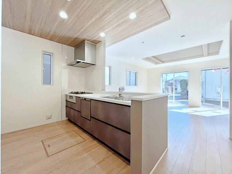 �L�b�`���@�J�E���^�[�z���ɂ��b�������Ȃ��疈���̂������������Ɗy����