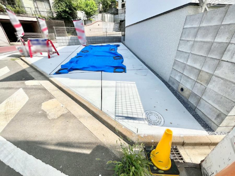 �@2��i�Ԏ�ɂ��j���ԉI���Ƒ��݂�Ȃ̎��]�Ԃ��u����L�X�J�[�X�y�[�X�B