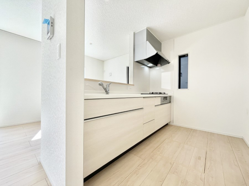 �L�b�`���@���������Ȃ���ł����Ƒ��Ƃ̉�b���y���߂�ΖʃL�b�`��