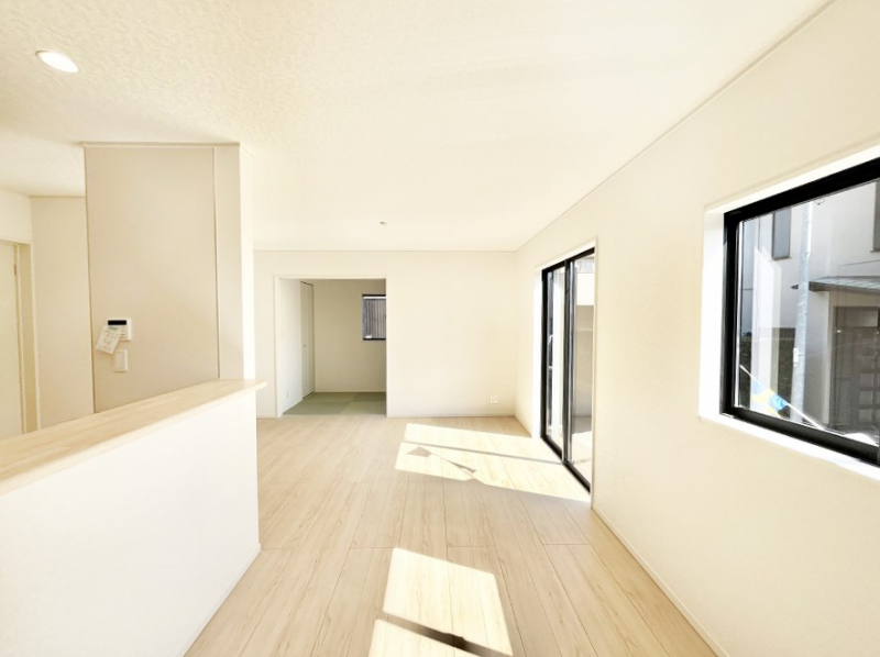 ���r���O�@���邢�z���������A�����̕��͋C�ɖ�������郊�r���O�E�_�C�j���O�B 