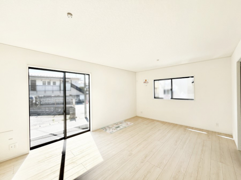 ���r���O�@���邢�z���������A�����̕��͋C�ɖ�������郊�r���O�E�_�C�j���O�B 