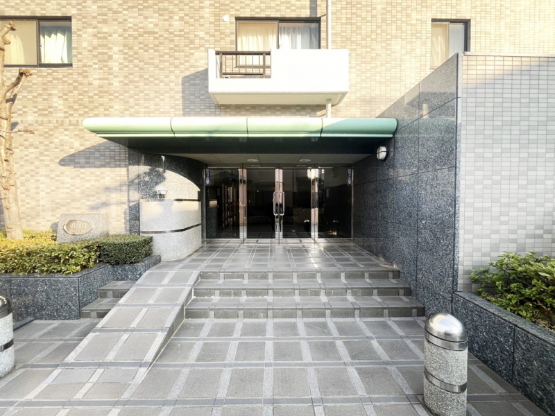 �G���g�����X�@�������������͋C�̃G���g�����X