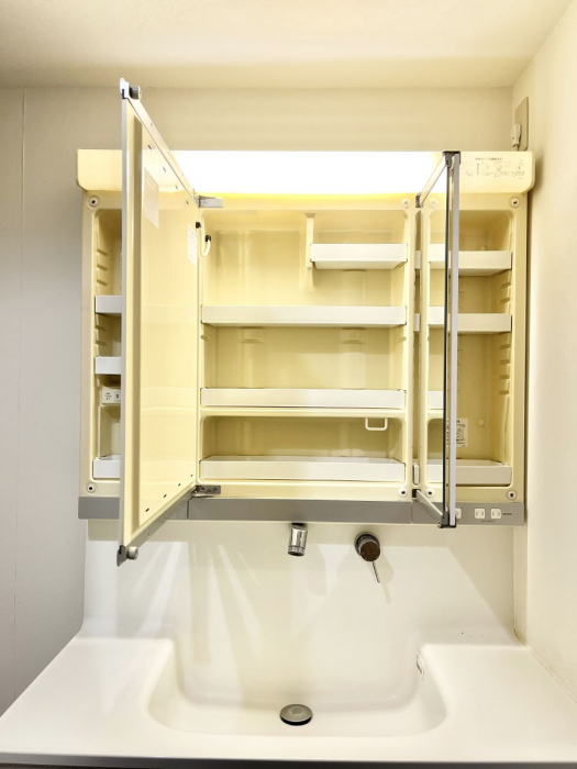 ���̑����ρ@�O�ʋ��̗��ɁA���ϕi��q���p�i�Ȃǂ����[�\�B���ʑ����������ƕۂ��܂��I