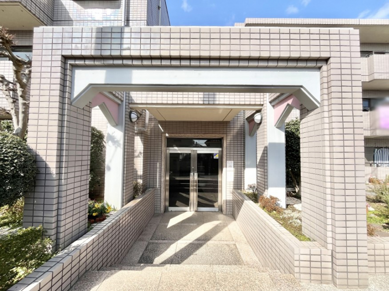 �G���g�����X�@�Z���҂◈�K�҂��C�����悭���o�}���B�������������͋C�̃G���g�����X