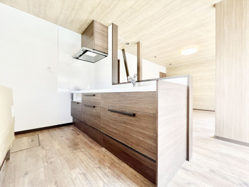 �L�b�`���@���Ƒ��̉�b�e�ޑΖʃL�b�`���B���������̃p�p�}�}�����Ƒ��Ɖ߂������Ԃ����������I