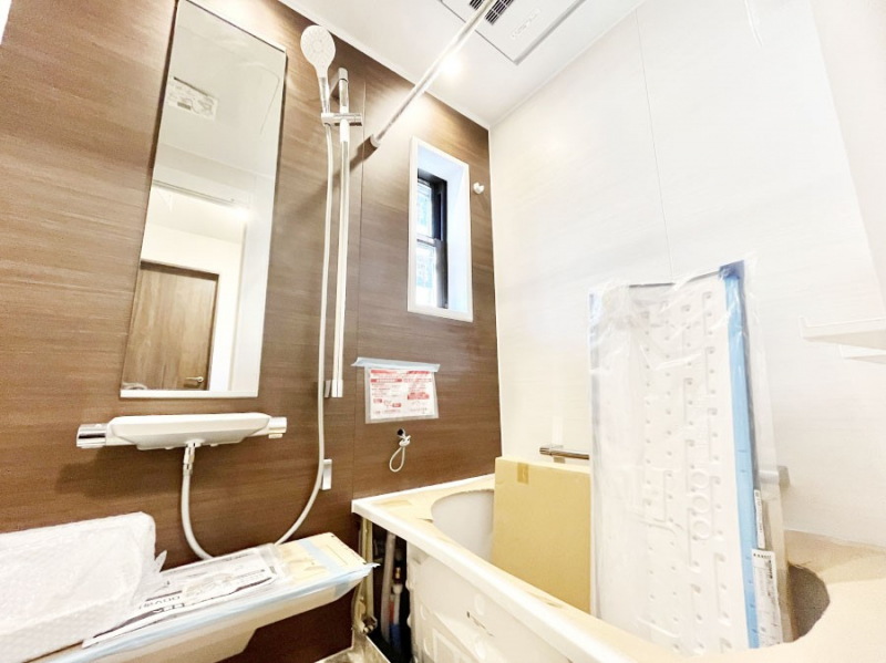 �����@���������̂���_�[�N�J���[����ɂ����o�X���[����1���̔������t���b�V���I