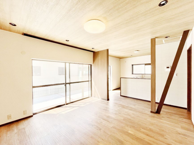 ���r���O�@���邢�z���������A�����̕��͋C�ɖ�������郊�r���O�_�C�j���O 