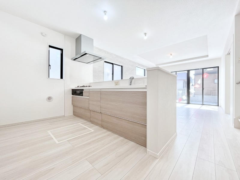 �L�b�`���@���r���O�ŗV�Ԃ��q�l�������Ȃ��炨�������ł���ΖʃL�b�`���B  