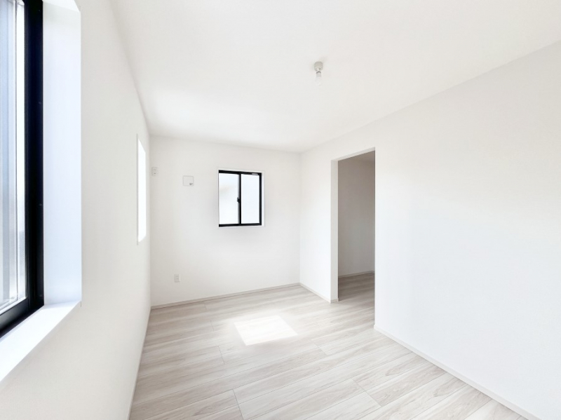 �Q���@�E�H�[�N�C���N���[�[�b�g�����邨�����B�G�߂��Ƃ̓���ւ����s�v�ŕ֗��ł��I