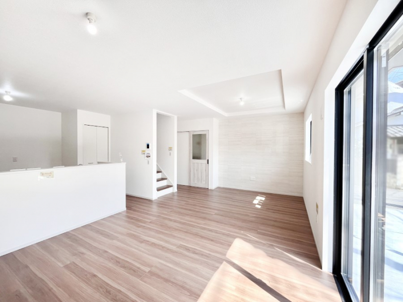 ���r���O�@�܏�V��͗��̓I�ȉ��s��������̂ŁA�V�䂪�L�������ĊJ���I�ȋ�Ԃ����o�ł��܂��B