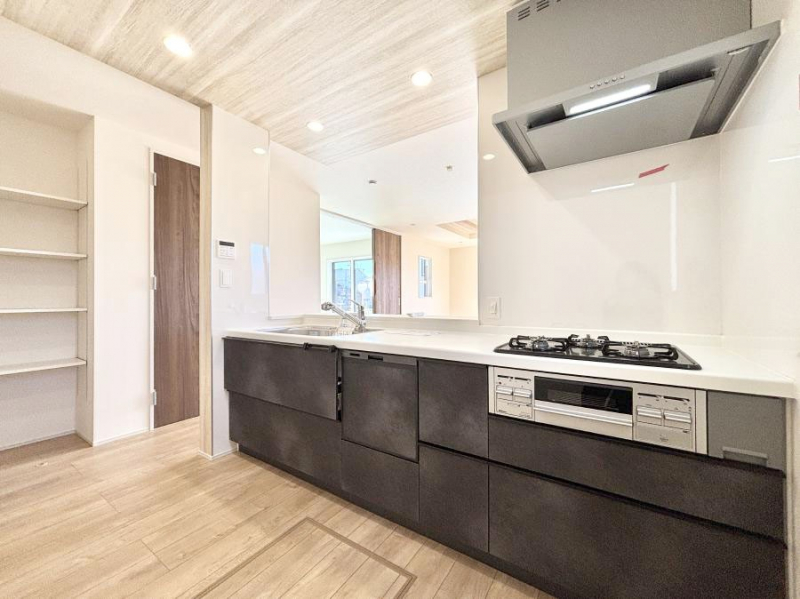 �L�b�`���@���������Ȃ���ł����Ƒ��Ƃ̉�b���y���߂�ΖʃL�b�`��