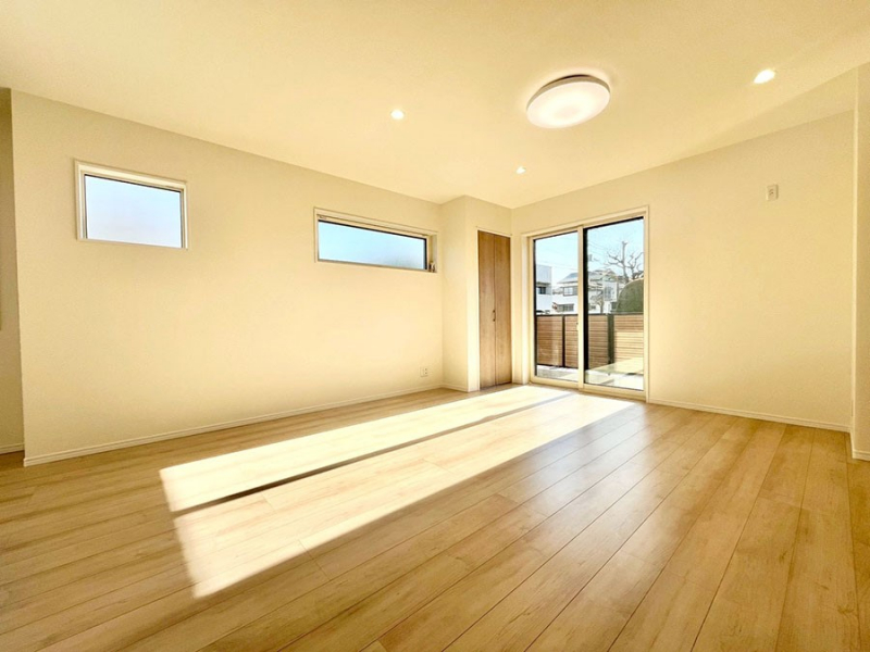 ���r���O�@���邢�z���������A�����̕��͋C�ɖ�������郊�r���O�E�_�C�j���O�B 