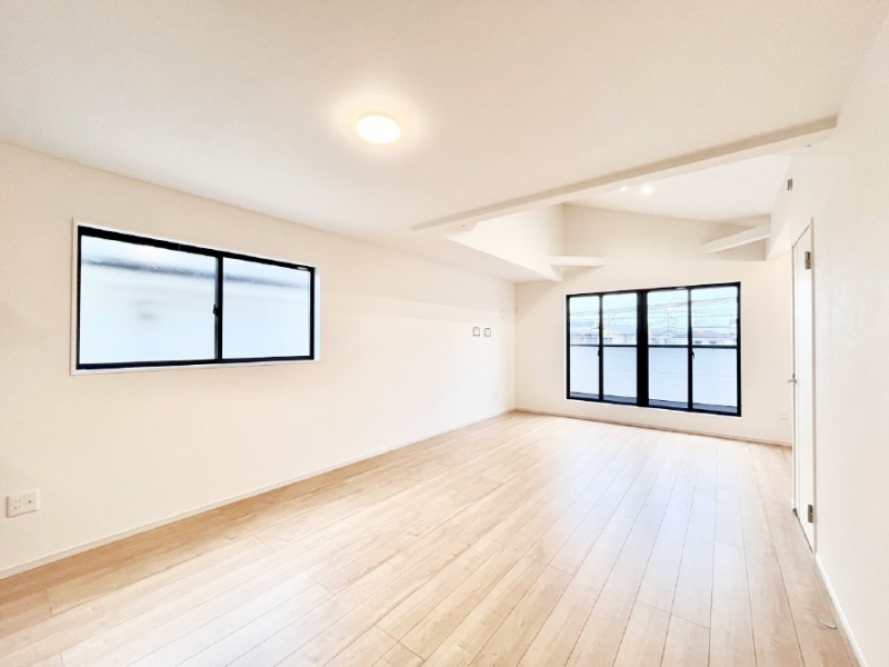 ���r���O�@�傫�ȑ����炽���Ղ�̗z���ƕ����������郊�r���O