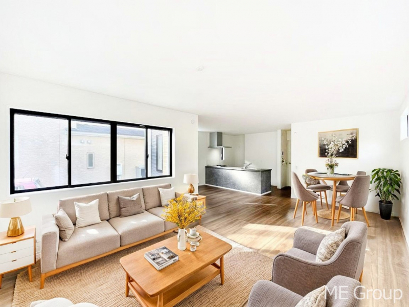 ���r���O�@�Ƒ��̘a�₩�ȉ�b���������Ă������B�J�����̂��郊�r���O�ł��B���Ƌ��CG�ł�  