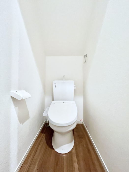 �g�C���@�g�C����1�K��2�K���ꂼ��ɔz�u����Ă��ĂƂĂ��֗��ł��B 