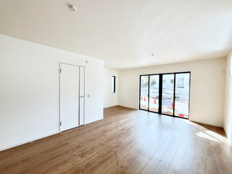 ���r���O�@�傫�ȑ����炽���Ղ�̗z���ƕ����������郊�r���O