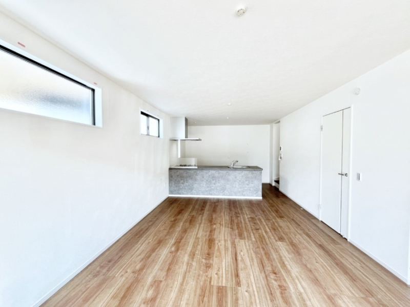 ���̑����ρ@�Ƒ��̏Ί炪���R�Ɛ��܂�Ă���A����ȕ��͋C�̃_�C�j���O�Ɏd�オ���Ă��܂��B