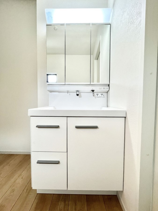 ���ʑ�E���ʏ��@��Ƃ�̐��ʃX�y�[�X�Œ��̐g�x�x���X���[�Y��