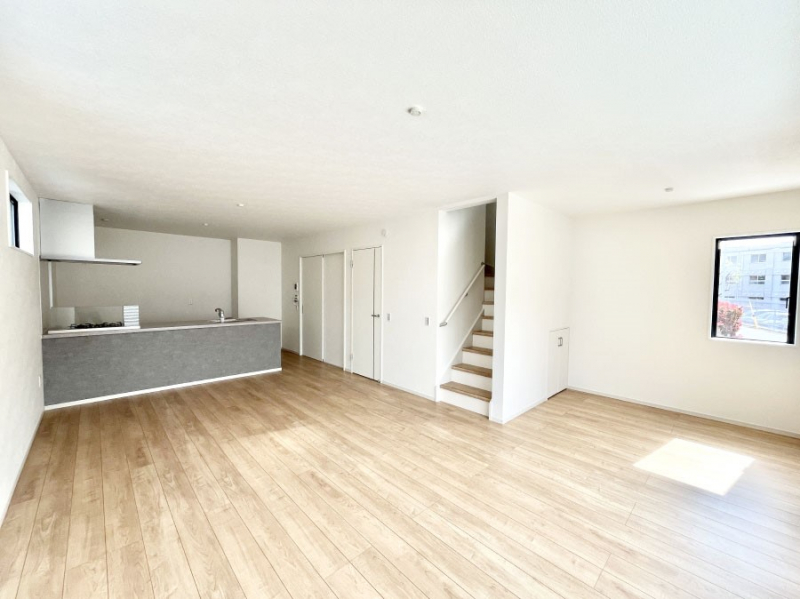 ���r���O�@���r���O�K�i�A������؂ȉƑ��ƃR�~���j�P�[�V�������Ƃ��Ƒ��v���̊Ԏ��