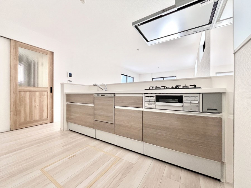 �L�b�`���@���������Ȃ���ł����Ƒ��Ƃ̉�b���y���߂�ΖʃL�b�`��