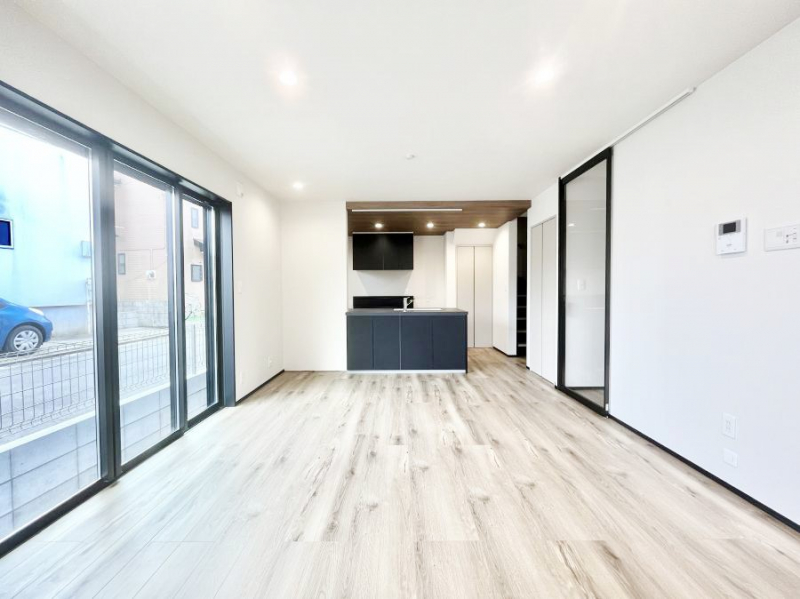 ���r���O�@���邢�z���������A�����̕��͋C�ɖ�������郊�r���O�E�_�C�j���O�B   