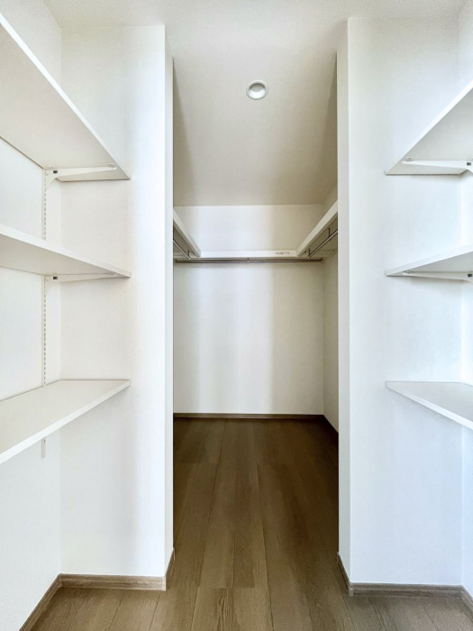 ���̑��@�E�H�[�N�C���N���[�[�b�g������ƁA�X�[�c�P�[�X��G�ߏ����Ȃǂ��܂Ƃ߂�1�����Ɏ��[�ł���̂ŁA���̊Ǘ������₷���Ȃ�܂��B 