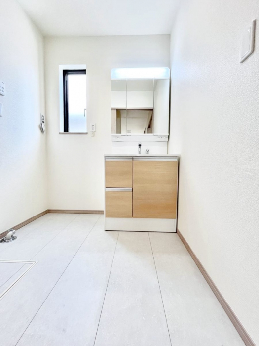 ���ʑ�E���ʏ��@��Ƃ�̐��ʃX�y�[�X�Œ��̐g�x�x���X���[�Y��