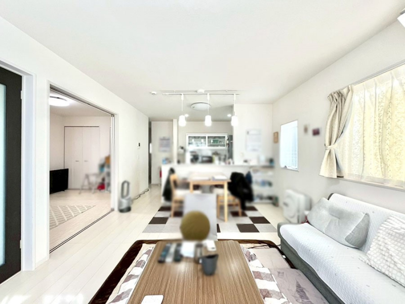 ���r���O�@���Ƒ��̓��₩�Șb�����ŕ�܂�閾�邢���r���O