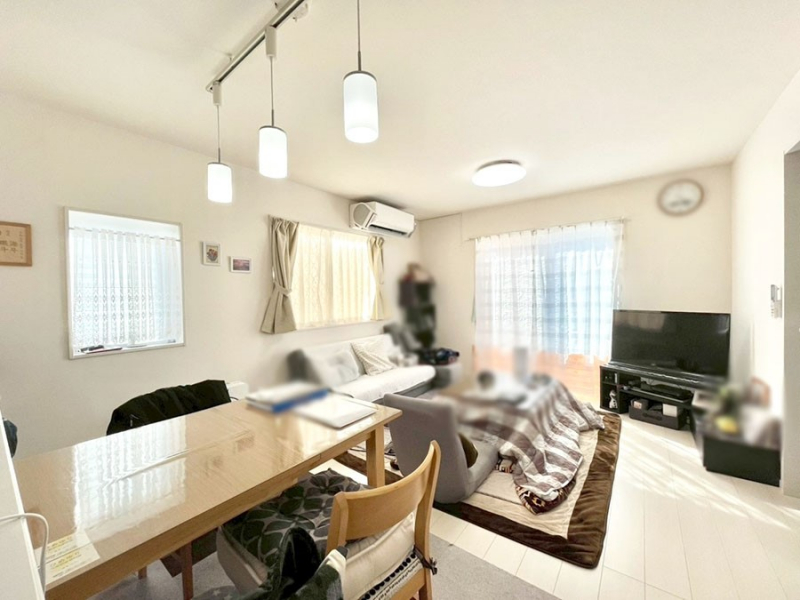 ���r���O�@���邢�z���������A�����̕��͋C�ɖ�������郊�r���O�E�_�C�j���O�B 