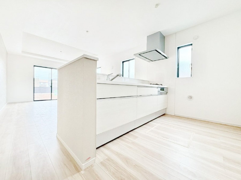 �L�b�`���@���Ƒ��̉�b�e�ޑΖʃL�b�`���B���������̃p�p�}�}�����Ƒ��Ɖ߂������Ԃ����������I