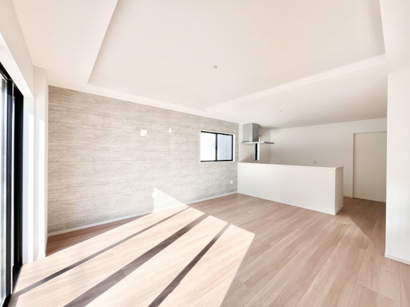 ���r���O�@���邢�z���������A�����̕��͋C�ɖ�������郊�r���O�E�_�C�j���O�B 