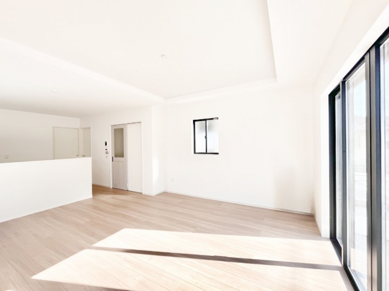 ���̑����ρ@�Ƒ��̏Ί炪���R�Ɛ��܂�Ă���A����ȕ��͋C�̃_�C�j���O�Ɏd�オ���Ă��܂��B