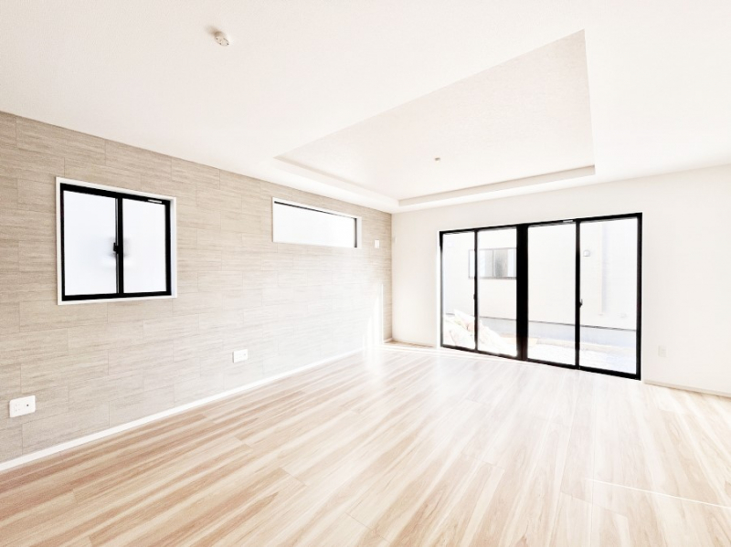 ���r���O�@�傫�ȑ����炽���Ղ�̗z���ƕ����������郊�r���O