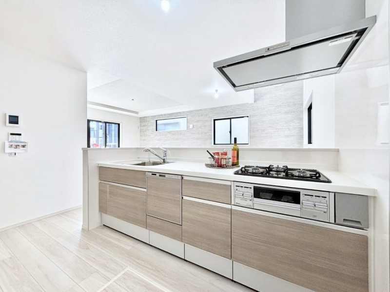 �L�b�`���@���r���O�ŗV�Ԃ��q�l�������Ȃ��炨�������ł���ΖʃL�b�`���B  