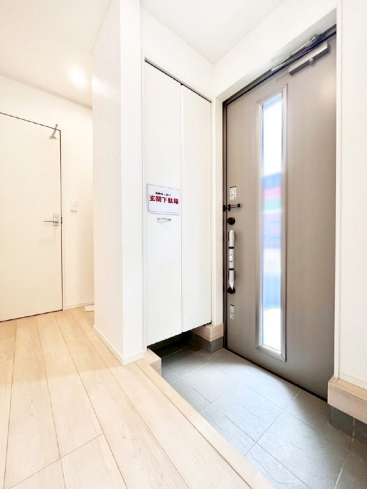 ���ց@�K���X�X���b�g�̓��������փh�A�������Ɍ���͂��Ă���܂�