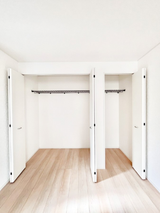 ���[�@��������ߗނ�ו��Ȃǂ̎��[�ɕ֗��ȃN���[�[�b�g�t���ł��B