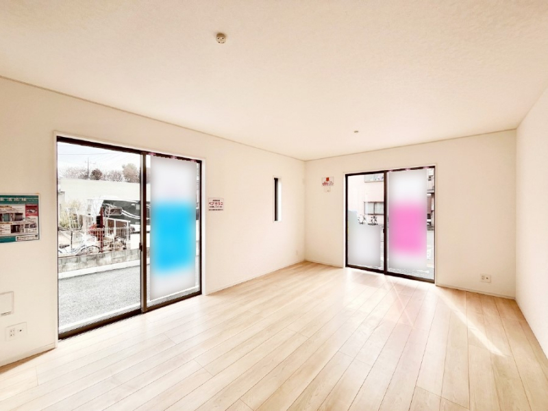 ���r���O�@�傫�ȑ����炽���Ղ�̗z���ƕ����������郊�r���O