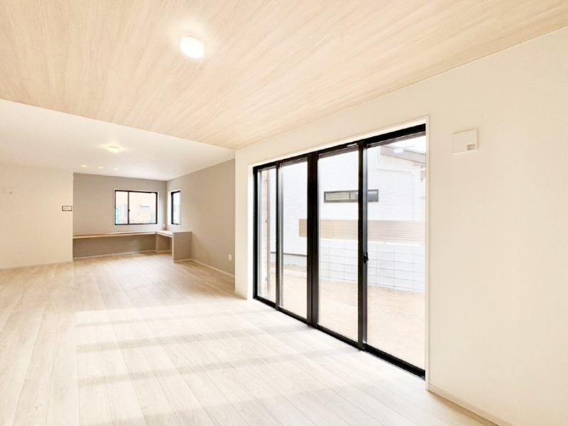 ���r���O�@�傫�ȑ����炽���Ղ�̗z���ƕ����������郊�r���O