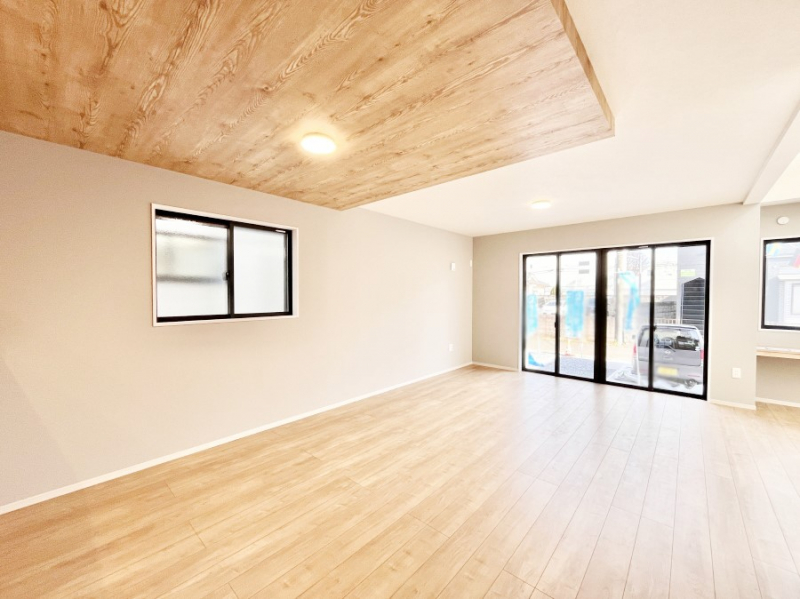 ���r���O�@�傫�ȑ����炽���Ղ�̗z���ƕ����������郊�r���O