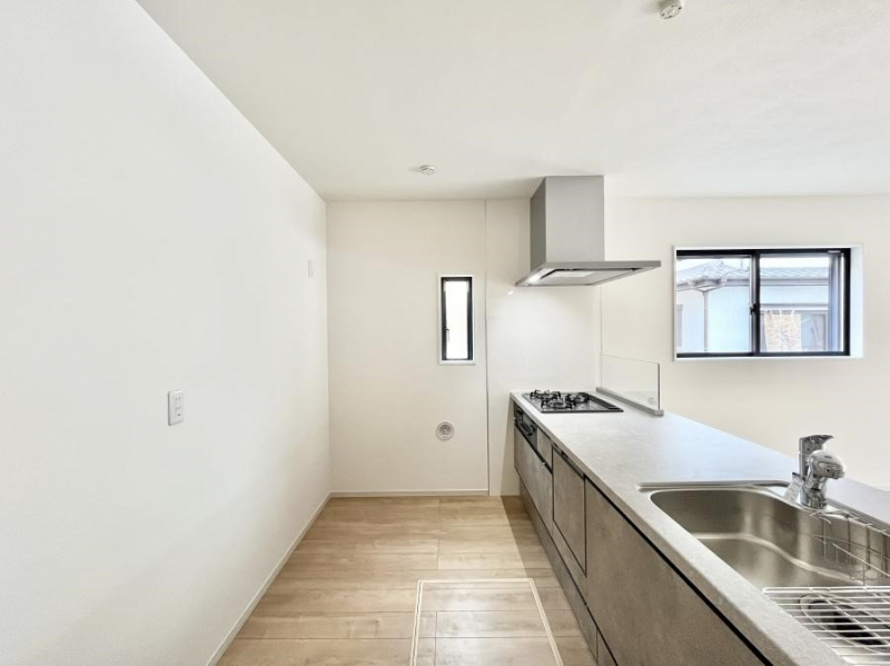 �L�b�`���@���������Ȃ���ł����Ƒ��Ƃ̉�b���y���߂�ΖʃL�b�`��