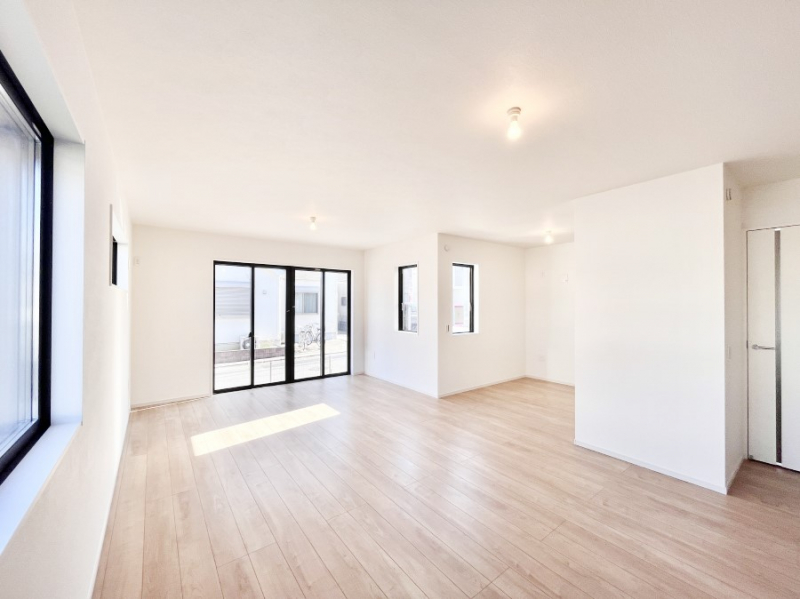 ���̑����ρ@�Ƒ��̏Ί炪���R�Ɛ��܂�Ă���A����ȕ��͋C�̃_�C�j���O�Ɏd�オ���Ă��܂� 