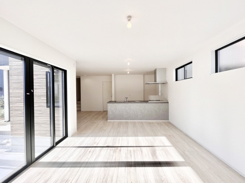 ���r���O�@���邢�z���������A�����̕��͋C�ɖ�������郊�r���O�E�_�C�j���O�B 