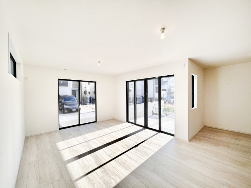 ���̑����ρ@�Ƒ��̏Ί炪���R�Ɛ��܂�Ă���A����ȕ��͋C�̃_�C�j���O�Ɏd�オ���Ă��܂� 